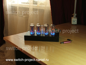 электронные часы лампы в стеклянных колбах